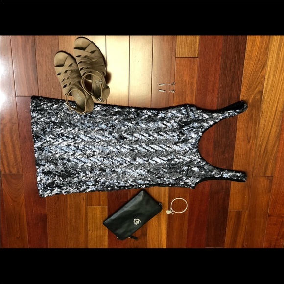 Dress - Picture 1 of 6